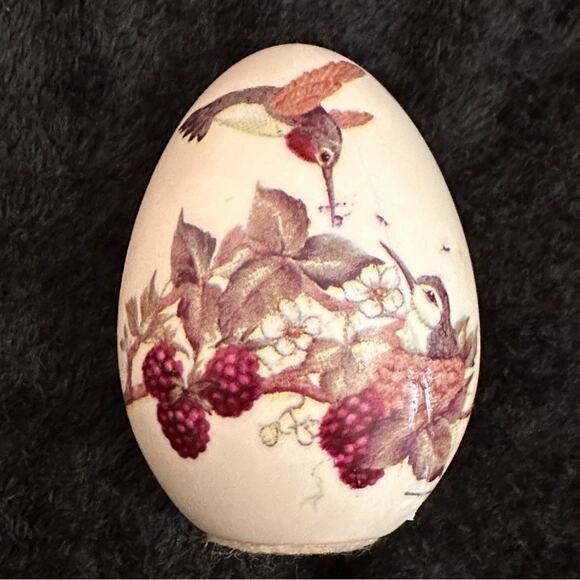 Eggzakly Porcelain Egg Hummingbirds Flowers Berries Decorative Collectible USA - Picture 2 of 4